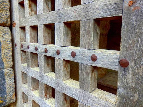 Primo Piano Del Disegno Del Traliccio Una Porta Medievale Situato — Foto Stock