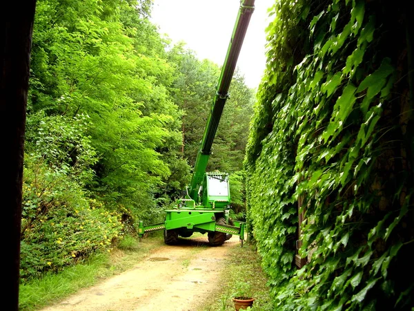 Telescopic handler in operation — Stock Photo, Image