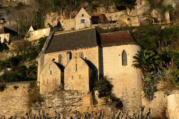 Średniowieczny Kościół Roque Gageac Dordogne Francja Położony Wśród Wysokich Skał — Zdjęcie stockowe