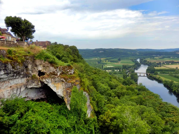 Blick Über Die Dordogne Von Den Stadtmauern Von Domme Einer lizenzfreie Stockfotos