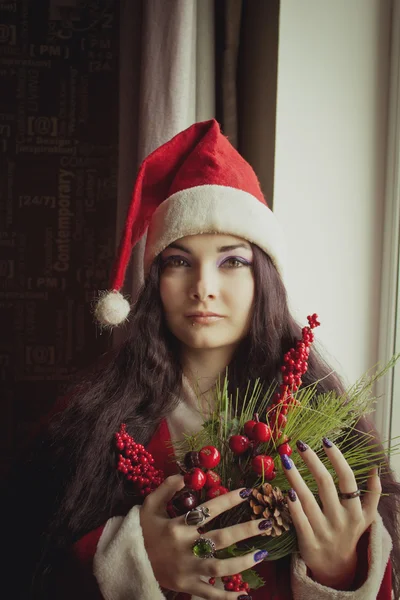 Aide du Père Noël avec branche de sapin — Photo