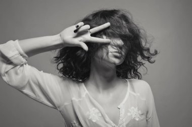 sevimli hüzünlü kız 