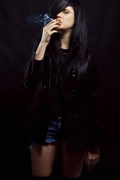 Sexy girl smoking — Stock Photo, Image