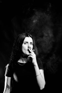 seksi kız Sigara