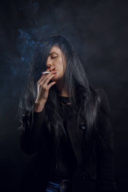 Kötü kız lanet gösteriş