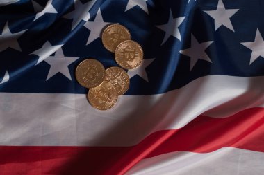 ABD bayrağı altın bitcoins