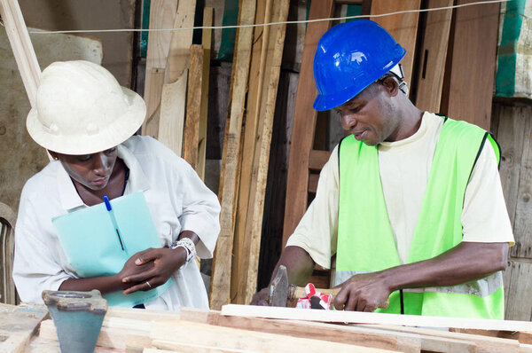 Направление древесины в мастерскую

