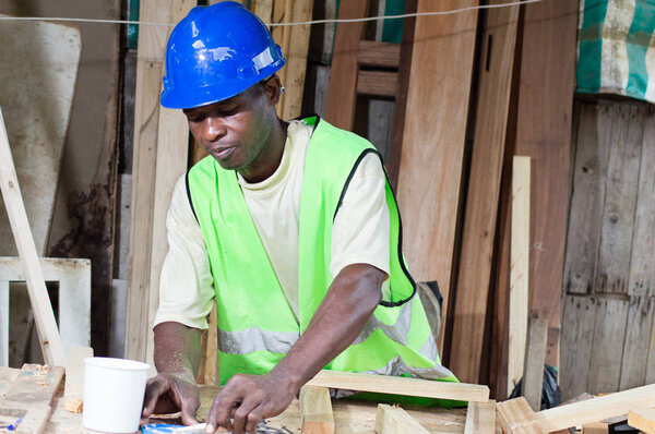 Производство стола
.