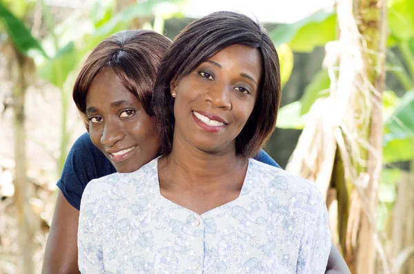 genç kadınlar mutlu.