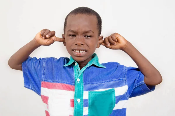 Anak Kecil Ingin Mendengar Apa Apa Yang Dikatakan Tentang Dia — Stok Foto