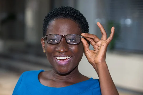 Close-up de jovem mulher, feliz . — Fotografia de Stock