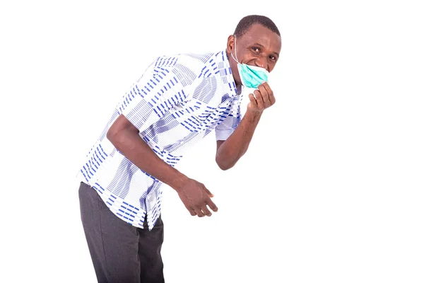 Jovem Camisa Sobre Fundo Branco Usando Máscara Médica Olhando Para — Fotografia de Stock