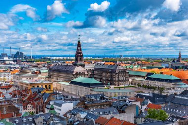 Danimarka 'daki Christiansborg Sarayı ile Kopenhag' ın hava manzarası