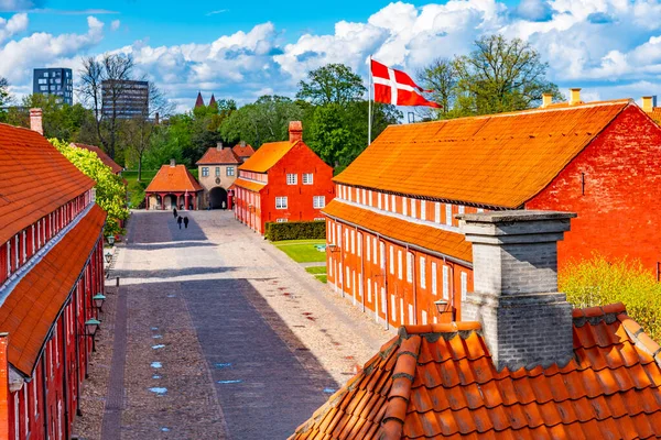 Utsikt över röda kaserner i Kastellet citadell i Köpenhamn, Den — Stockfoto