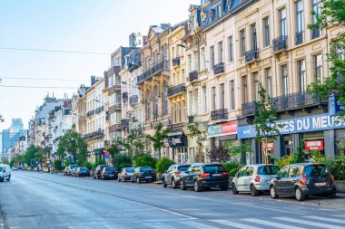 Brüksel, Belçika, 4 Ağustos 2018: İnsanlar sokakta geziniyor