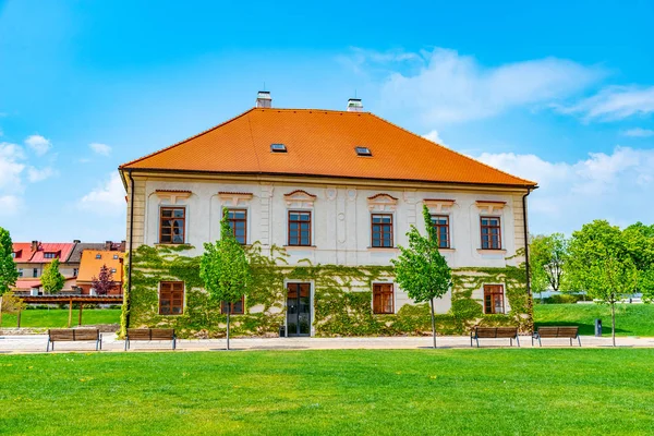 Edificio universitario jesuita en Kutna Hora, República Checa — Foto de Stock