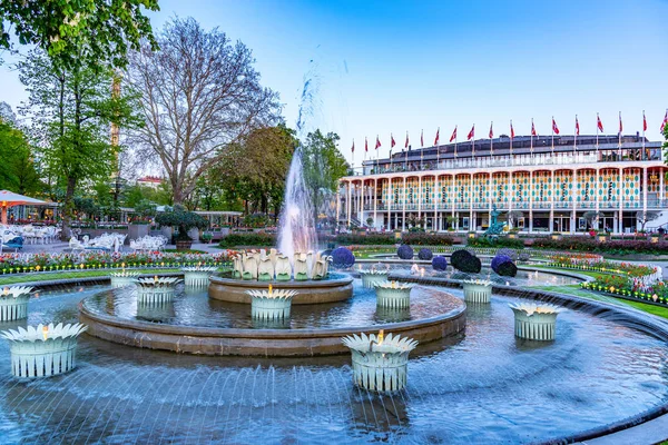 Koncertterem a dániai Koppenhágában található Tivoli vidámparkban. — Stock Fotó