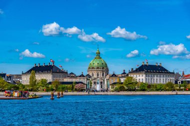 Frederik 'in Mermer Kilise' si ve Amalienborg dostu.