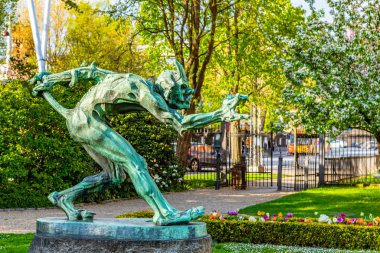 Kopenhag, Denma 'daki Carlsberg glyptotek bahçesindeki heykel.