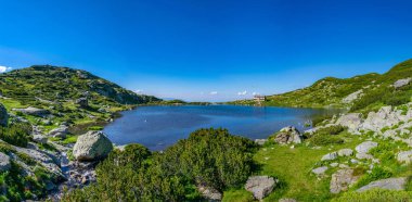 Bulgaristan 'daki yedi rila gölünden biri olan balık gölü, Yedi Göl Kulübesi' nden biri.