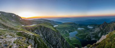 Bulgaristan 'da yedi rila gölünün gündoğumu manzarası