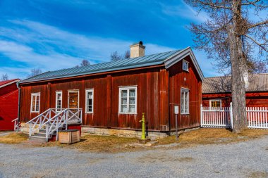 İsveç 'in Ostersund kentindeki Jamtli halk müzesinin kentsel kesiminde tipik İsveç mimarisi