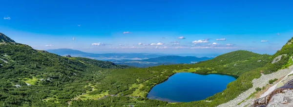El lago inferior, uno de los siete lagos rila en Bulgaria — Foto de Stock