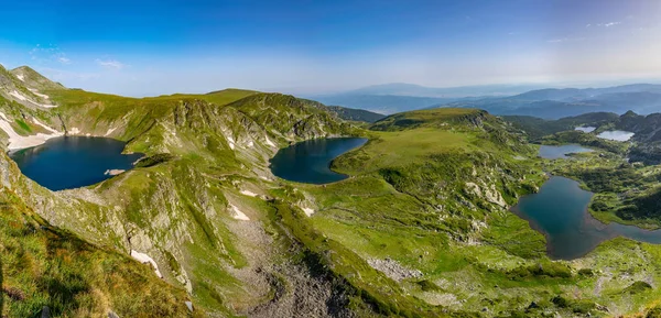 Vista aérea del amanecer de siete lagos rila en Bulgaria —  Fotos de Stock