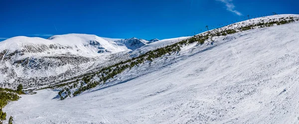 Síközpont Borovets télen, Bulgária — Stock Fotó