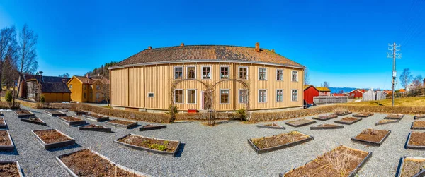 Примеры сельской архитектуры в фольклорном музее Тронделага в Тронхейме, Норвегия — стоковое фото