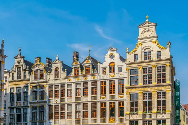 Coloridas fachadas de casas situadas en Grote Markt en Bruselas , —  Fotos de Stock