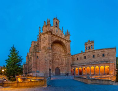 İspanya, Salamanca 'daki San Esteban Manastırı' nın gün batımı manzarası