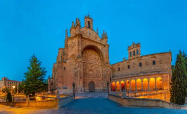 İspanya, Salamanca 'daki San Esteban Manastırı' nın gün batımı manzarası
