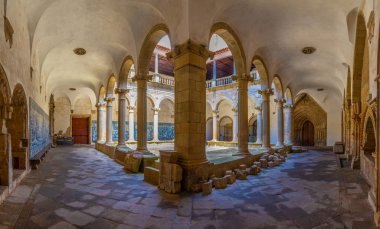 Portekiz, Viseu katedralinin iç avlusu.