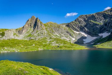 Bulgaristan 'daki yedi rila gölünden biri olan İkiz Göl