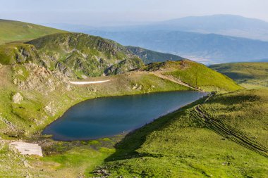 Rila 'daki gözyaşı gölü, 7 rila gölünün doğal parkı. 