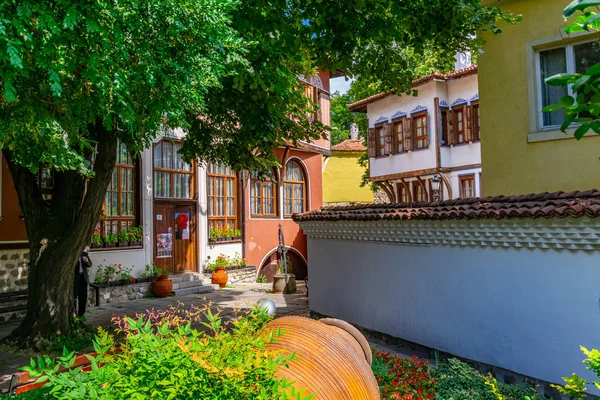 Casas de avivamento históricas na cidade búlgara Plovdiv — Fotografia de Stock