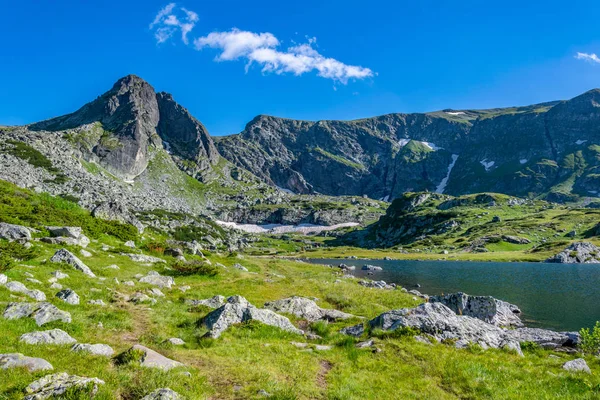 Il lago di trifoglio, uno dei sette laghi di rila in Bulgaria — Foto Stock