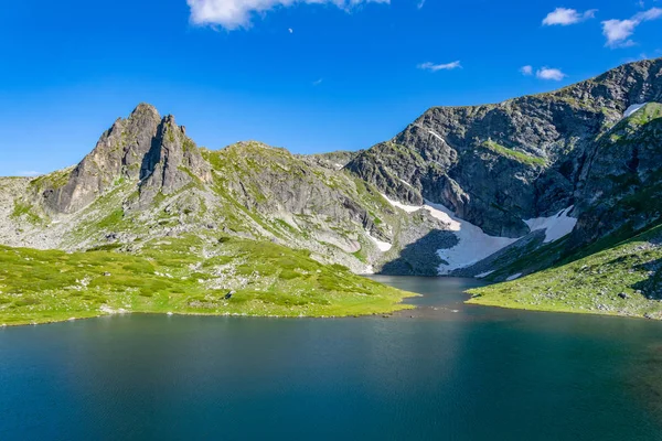 Der Zwillingssee, einer der sieben rila-seen in bulgarien — Stockfoto