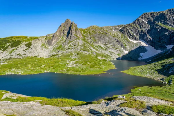 Het Twin meer, een van de zeven meren in Bulgarije — Stockfoto