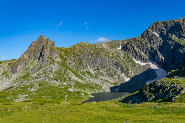 Il lago Twin, uno dei sette laghi rila in Bulgaria — Foto Stock