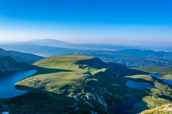 Zonsondergang luchtfoto van zeven rila meren in Bulgarije — Stockfoto