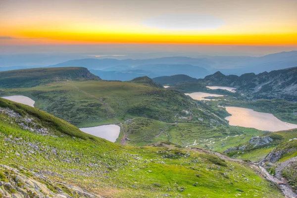 Zonsopgang luchtfoto van zeven rila meren in Bulgarije — Stockfoto