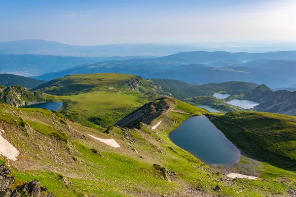 Zonsopgang luchtfoto van zeven rila meren in Bulgarije — Stockfoto