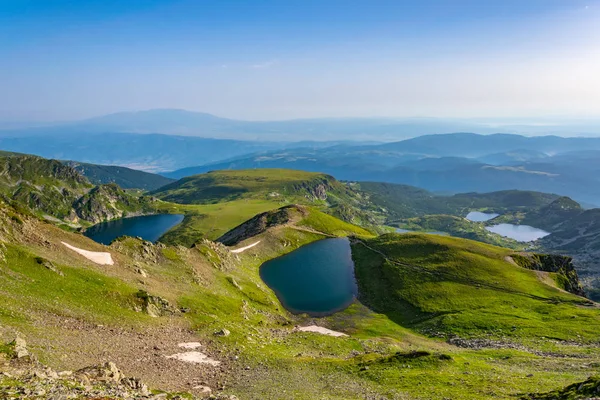Zonsopgang luchtfoto van zeven rila meren in Bulgarije — Stockfoto