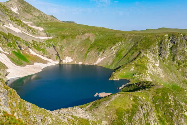 O lago dos olhos, um dos sete lagos rila na Bulgária — Fotografia de Stock