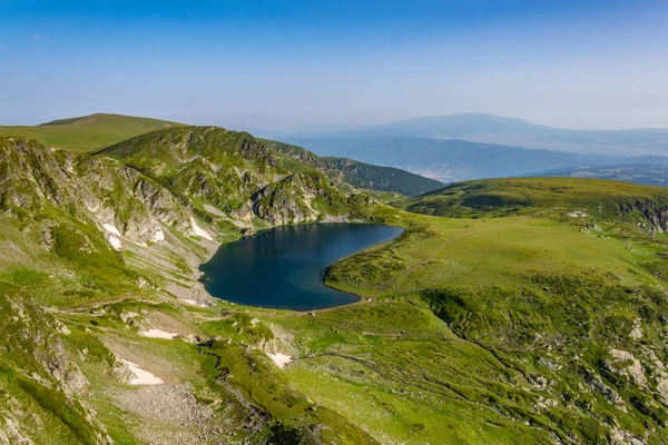 불가리아의 일곱 개의 라라 호수중 하나 인 신천호 — 스톡 사진