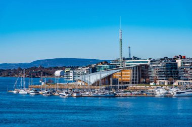 Astrup Fearnley Müzesi Oslo, Norveç 'te bir körfezin üzerinde görüldü.