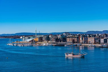 Astrup Fearnley Müzesi Oslo, Norveç 'te bir körfezin üzerinde görüldü.