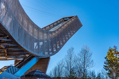 Holmenkollen atlama stadyumu ve Osl 'daki Norveç kayak müzesi.